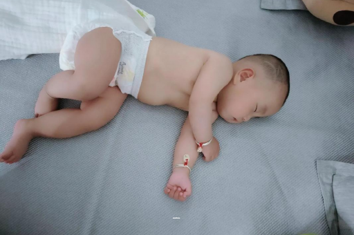 包头宝宝脚心出汗怎么回事